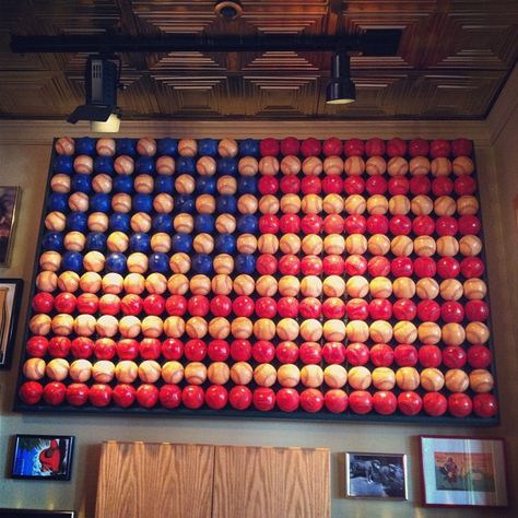 American flag made with baseballs by nishimurakeiko, via Flickr Baseball Bedroom, Baseball Flag, Baseball Crafts, Baseball Room, Ultimate Man Cave, Baseball Decor, Man Cave Home Bar, Man Room