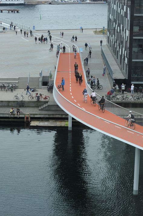 © DISSING+WEITLING Architecture Bicycle Infrastructure, Bicycle Park, Walking Bridge, Villa Architecture, Riding Bikes, Sustainable City, Landscape And Urbanism, Pedestrian Bridge, Bridge Design