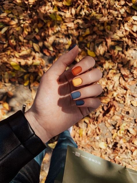 Aesthetic Autumn Nails, Autumn Manicure Fall Nails Ideas, Autumn Aesthetic Nails, Autumn Nails Aesthetic, Mat Nails, Autumn Nails Design, Autumn Nails Ideas, Nail Autumn, Autumn Manicure