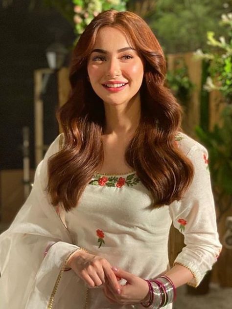 Pakistani Hairstyle, Hania Amir Makeup, Pakistani Heroines Photos, Hania Amir White Dress, Hania Amir Without Makeup, Hania Amir Beautiful Pics, Hania Amir Dimple Pics, Hania Amir Old Pics, Pakistani Beauty