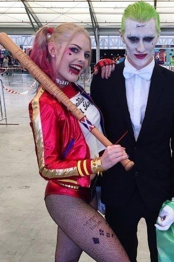 This Harley Quinn Cosplayer Looks So Much Like Margot Robbie It's Eerie Harley Quinn Disfraz, Partner Costumes, Harley Quinn Halloween Costume, Halloween Parejas, Harley Quinn Halloween, Joker Costume, Couples Halloween Outfits, Duo Halloween Costumes, Cute Couple Halloween Costumes