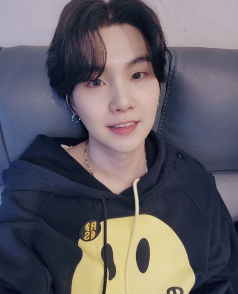 Suga - [agustd] Instagram Post - 31/05/2022 #suga #yoongi #minyoongi #bts #bangtansoyoendan Viral Song, Yellow Smiley Face, Min Yoongi Bts, Min Suga, Agust D, Bts Members, Bts Yoongi, Daegu, Bts Twt