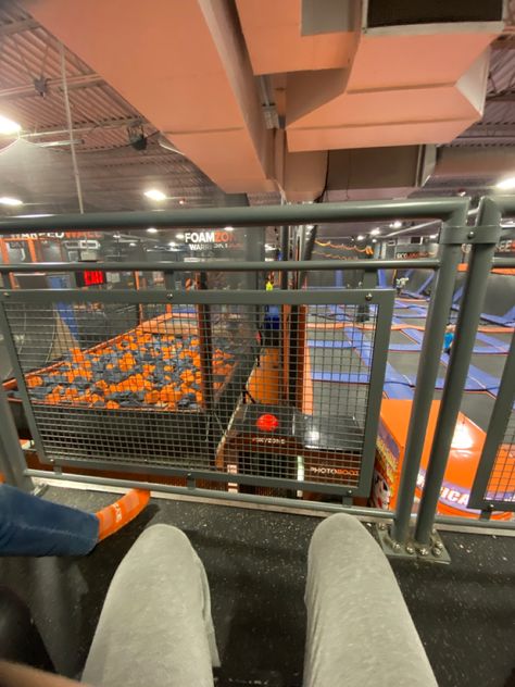 Skyzone Aesthetic, Fun Outings With Friends, Places To Hang Out With Friends, Hanging Out Ideas, Hangout Activities, Hang Out Ideas, Hang Out Spot, Summer Hangout, Blonde Boy Aesthetic