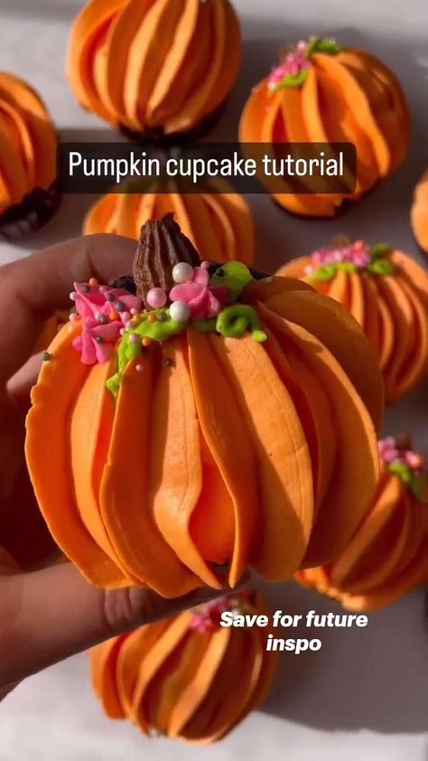 Best Pumpkin Cupcakes, Thanksgiving Cupcakes, Pumpkin Cupcake, Stem Flowers, Cupcake Decorating Tips, Fall Cupcakes, Thanksgiving Cakes, Cake Decorating For Beginners, Halloween Food Treats