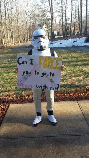 Starwars Hoco Proposals Ideas, Star Wars Dance Proposal, Starwars Promposal Ideas, Star Wars Hoco Proposal, Promposal Ideas For Him Funny, Star Wars Promposal, Funny Promposal Ideas, Funny Promposals, Dance Asks