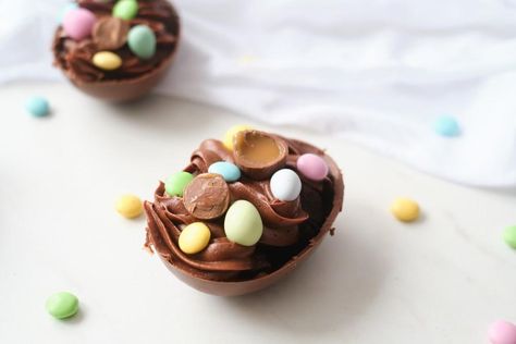 Chocolate Easter Eggs Stuffed with Frosted Brownie Bites Recipe Ostara Desserts, Desserts Easter, Frosted Brownies, Easter Egg Moulds, Brownie Bites Recipe, Easter Meal, Chocolate Easter Eggs, Brownie Frosting, Deviled Eggs Classic