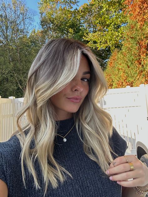 Ash Blonde Balayage Brunette Money Piece, Bleach And Tone Hair Shadow Root, Summer Blonde Hair, Haircut 2024, Summer Blonde, Brown Hair Inspo, Bronde Hair, Brunette Hair With Highlights, Dirty Blonde Hair