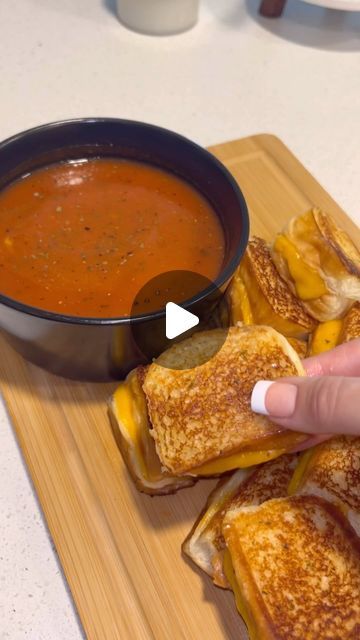 Cici Soriano on Instagram: "Mini Grilled Cheese 🧀🍞🧡

#grilledcheese #kingshawaiian #gameday #appetizers #food #soup #easyrecipes #lunch #lunchbox" Best Halloween Party Appetizers, Mini Grilled Cheese Hawaiian Rolls, Dinner Ideas Sandwiches, Halloween Kids Food Ideas, Bunko Food, Kids Appetizers, Mini Grilled Cheese, Mini Food Appetizers, Gameday Appetizers