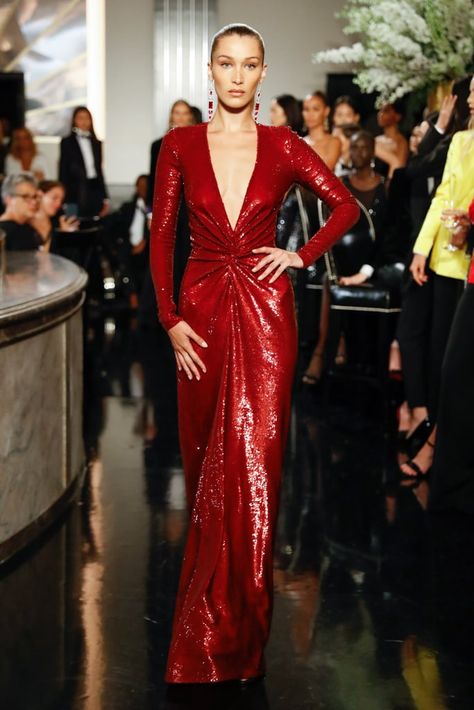 Bella Hadid on the Ralph Lauren Runway at New York Fashion Week Ralph Lauren Runway, Bella Hadid Photos, Nicola Peltz, Ralph Lauren Fall, Fashion Week Spring 2020, Red Carpet Gowns, Hadid Style, Tuxedo Dress, Victoria Secrets