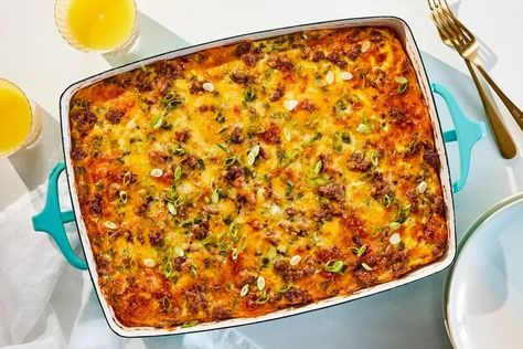 Best Breakfast Casserole Recipe Tot Breakfast Casserole, Popular Breakfast Recipes, Baked Breakfast Casserole, Tater Tot Breakfast Casserole, Breakfast Party Foods, Best Breakfast Casserole, Easy Dinner Casseroles, Tater Tot Breakfast, Quick Easy Dinner