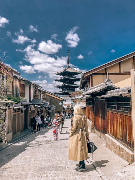 Yasaka Pagoda (Hokanji Temple) in Kyoto, Japan // Japan Travel // Where to Stay in Japan // What to Do in Japan // Japan Travel Guide // Tokyo Travel Guide // Kyoto Travel Guide // Osaka Travel Guide #visitJapan #visitTokyo #visitAsia #Osaka #Kyoto Hokanji Temple, Yasaka Pagoda, Osaka Travel, Japan Travel Photography, Kyoto Itinerary, Kyoto Travel Guide, Tokyo Travel Guide, Visit Tokyo, Visit Asia