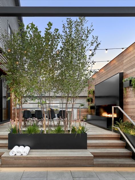 OUTDOOR SPACES | ... inspired by DWELL.com —Sonoma in The City, Elevated kitchen and dining area. PHOTOGRAPHER: Photo: Tony Soluri ARCHITECT: dSPACE Studio /// outdoor, small pools, tubs, showers, wood patio, porch, deck, prefab container pools, tubs, showers, side yard, pavers patio, porch, deck, raised planters, landscape lighting, trees, wood fences, walls, decking patio, porch, deck, hanging lighting, shrubs, back yard /// #outdoor #kitchen #dining Cascading Planter, Contemporary Deck, City Homes, Side Yards, Linear Fireplace, Vertical Gardens, Backyard Deck, Side Yard, Outdoor Kitchen Design