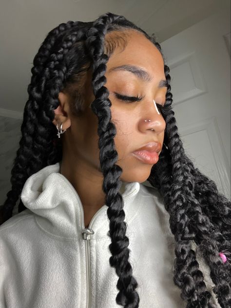 Two Nose Piercings On Same Side, Double Nose Piercing Same Side Black Women, Same Side Nose Piercing, Same Side Double Nose Piercing, Nose Rings Black Women, 4 Nose Piercings, Double Nose Piercing Black Women, Double Piercing Nose, Double Nostril Piercing Same Side