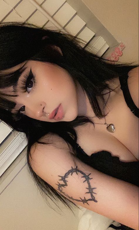 Alt Female Tattoos, Alt Goth Tattoos, Dark Tattoo Shop Aesthetic, Alt Tattooed Girl, Cool Tattoos Alt, Alt Women Tattoos, Tattoo Ideas Female Emo, Lots Of Tattoos Woman Aesthetic, Goth Aesthetic Tattoos