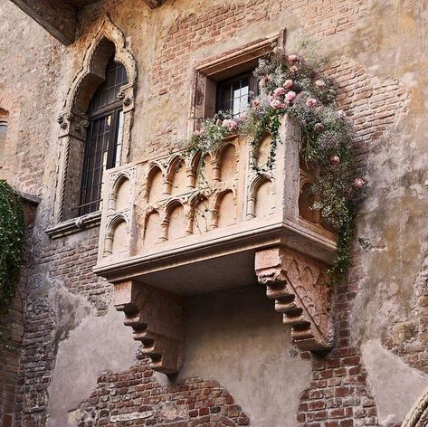 Entertainment Center, Verona, Balcony, Entertainment, Australia, Magazine, Flowers