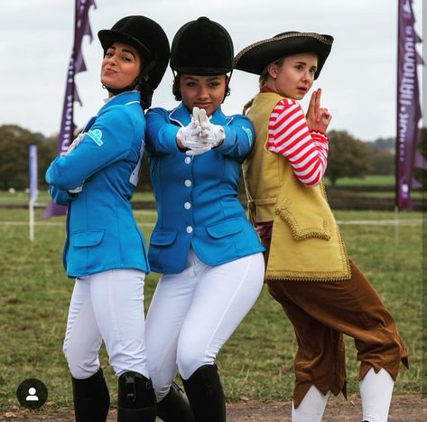 Free Rein Season 2, Free Rein Tv Show, Free Rain, Free Reign, Horse Riding Outfit, Freddy Carter, Cute Horse Pictures, Free Rein, Horse Costumes