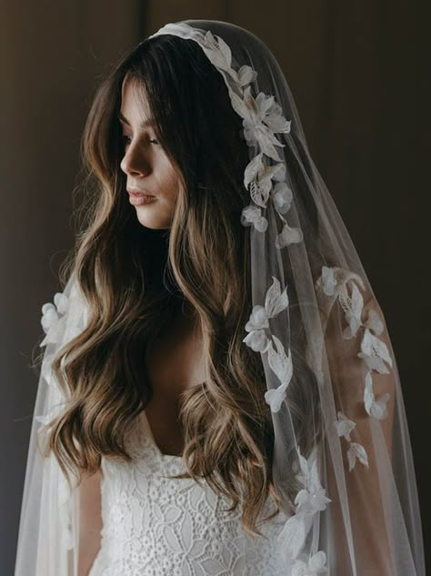 Bride Hairstyles With Veil Long, Bride Hairstyles With Veil, Wedding Veils Headpieces, Bridal Hair Down, Veils Bridal, Bridal Hair Veil, Sleek Updo, Bride Veil, Bridal Elegance