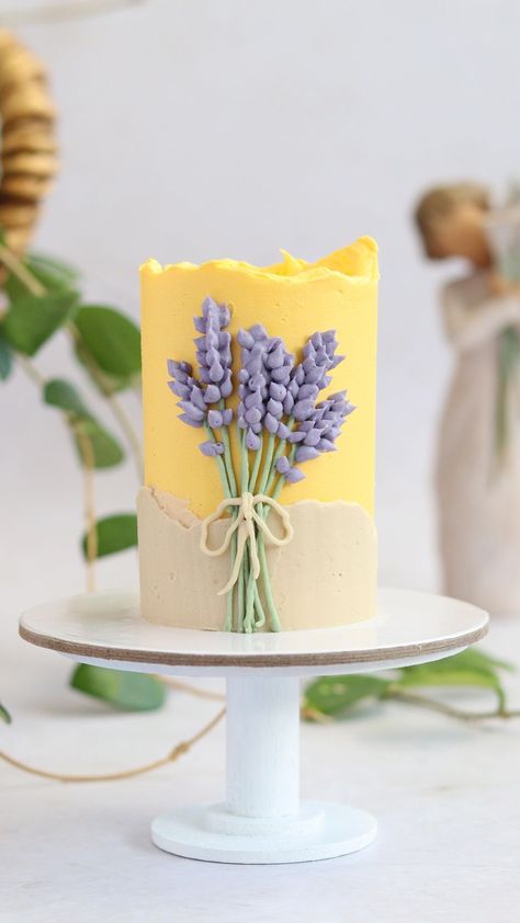 thesugarhobby on Instagram: 💜Macawrongs makeover💛 PSA - don’t throw away those lopsided macarons! Make them into something new, like brownies. Ooorrrr just eat… Pretty Cake Decorating, Spring Cake Designs, Floral Cake Design, Bolo Vintage, Pretty Cake, Beautiful Cake Designs, Modern Cakes, Spring Cake, Simple Cake Designs