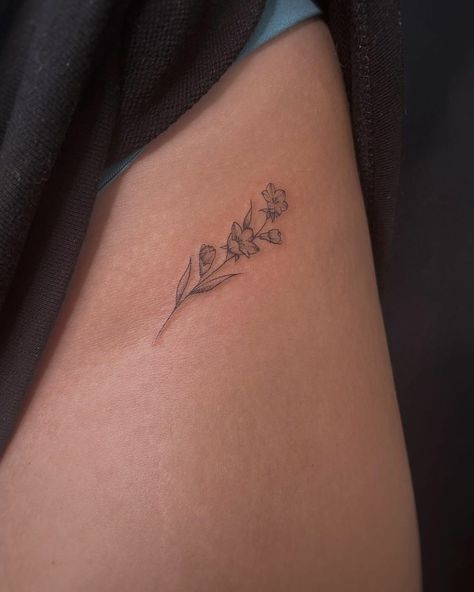 Minimalist Floral Hip Tattoo, Tattoo Ideas Jasmine Flower, Hidden Flower Tattoos, Come Flower Tattoo, Classy Rose Tattoo, Lokelani Flower Tattoo, Small Lily Flower Tattoo Simple, Dainty Fine Line Flower Tattoos, Torso Flower Tattoo