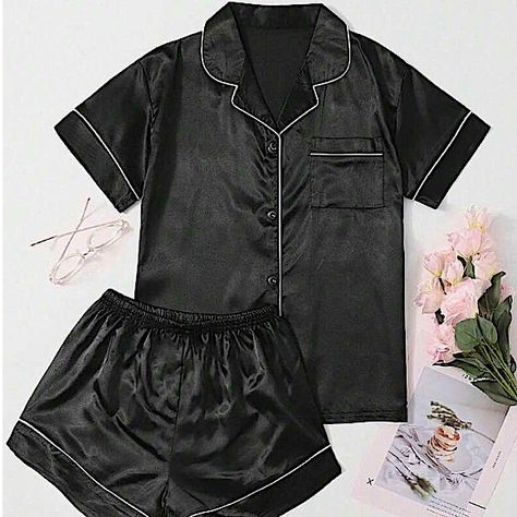 A Cute Black Satin Pajama Set Cozy Sleepwear Pijama Satin, Satin Pjs, Satin Pj Set, Pyjama Satin, Cute Pjs, Silk Pajama Set, Cute Pajamas, Satin Pyjama Set, Satin Pajamas