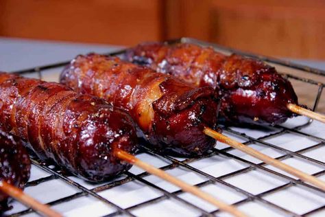 Smoked bacon wrapped hot links, sausages, brats and hotdogs with a stick for holding them is a great addition to your Memorial Day celebrations. Great for Carnival Foods, Armadillo Eggs, Bacon Wrapped Sausages, Bacon Wrapped Hotdogs, Hot Link, Smoked Burgers, Future Chef, Salsa Yogurt, Brine Recipe