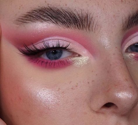 Hot Pink Makeup Looks, Valentines Eye Makeup, Pink Eye Makeup, Barbie Makeup, Pink Eye, Eye Makeup Pictures, Makijaż Smokey Eye, Eye Makeup Designs, Makeup Aesthetic