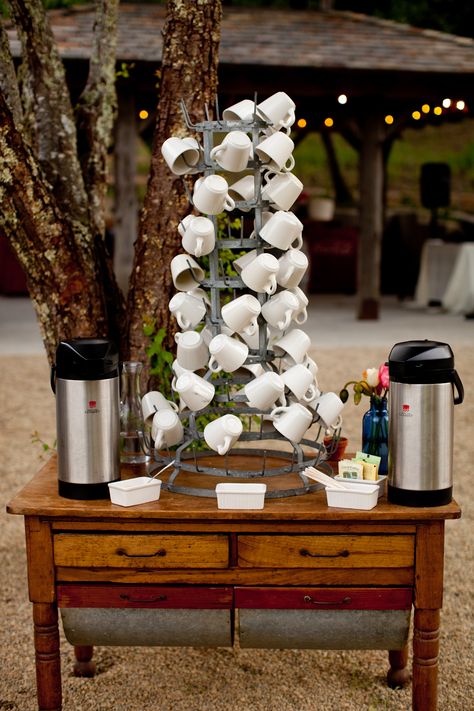 Coffee Bar Wedding, Wedding Drink Bar, Barnyard Wedding, Drink Display, Autumn Weddings, Bar Inspiration, Tables Kitchen, Coffee Wedding, Bar Tables