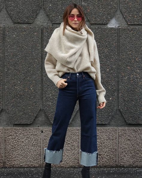 Cuffed Jeans Outfit, Wide Cuff Jeans, Simple Work Outfits, Fall Outfits Ideas, Wide Leg Jeans Outfit, Denim Street Style, Look Zara, Jeans Street Style, Cuffed Jeans