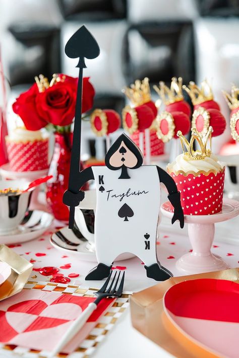 Kara's Party Ideas Queen of Hearts Party | Kara's Party Ideas Queen Of Heart Party Decorations, Queen Of Hearts Cake, Queen Of Hearts Party, Cute Table Decor, Heart Macarons, Heart Plates, Cookies Heart, Hearts Cake, Sweets Photo