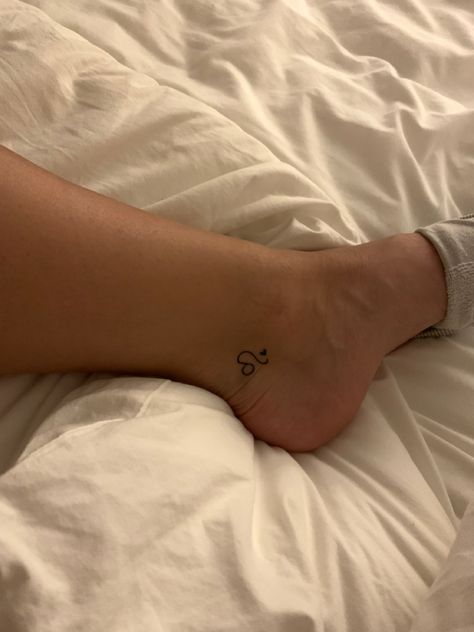 Leo Zodiac Inspired Tattoo, Leo Tattoo Dainty, Zodiac Sign Tattoo Placement, Leo Ankle Tattoo, Zodiac Signs Tattoos Leo, Tattoos Leo Zodiac, Leo Aesthetic Zodiac, Leo Star Sign Tattoo, Small Leo Tattoo