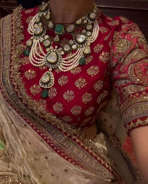 All posts • Instagram Green Pakistani Bridal Dress, South Indian Bride Saree, Sabyasachi Bridal, Pakistani Bridal Dress, Shadi Dresses, Indian Bridal Jewelry Sets, Bridal Diamond Jewellery, Bridal Jewelry Collection, Bridal Fashion Jewelry