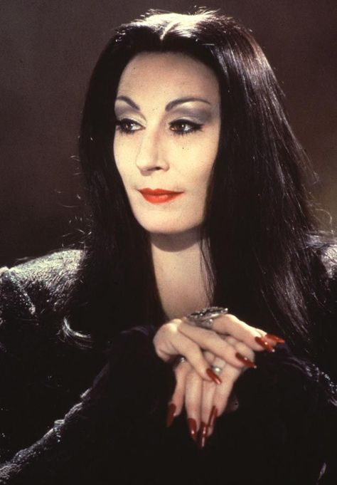 Morticia Addams Morticia Addams Makeup, Adams Family Halloween, Morticia Addams Costume, Matching Family Tattoos, Addams Familie, Gomez And Morticia, Family Tattoo Designs, Anjelica Huston, Morticia Addams