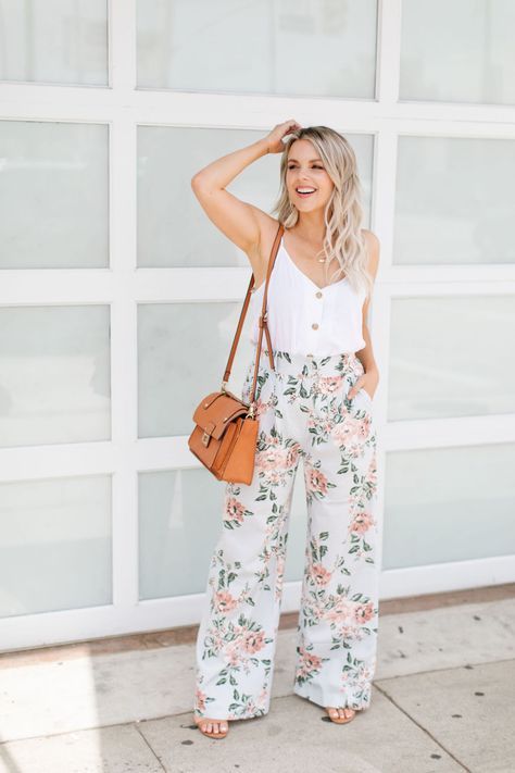 Floral Pants Outfit Summer, Flower Pants Outfit, Trousers Outfit Summer, Floral Pants Outfit, Ali Fedotowsky, White Cami Tops, Pleated Wide Leg Pants, Winter Pants Outfit, Flower Pants