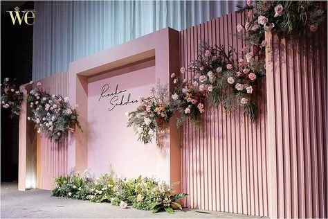 Sangeet Setup, Backdrop Engagement, Outdoor Wedding Centerpieces, Small Stage, Picture Backdrop, Reception Stage Decor, Photo Area, Wedding Stage Backdrop, Forest Theme Wedding