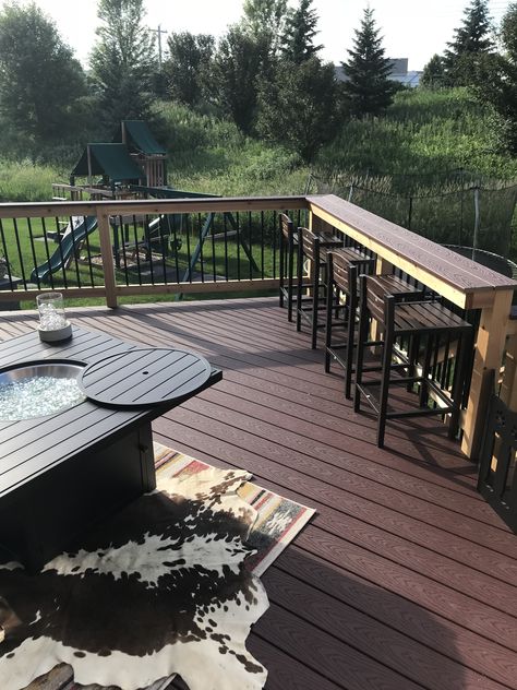 Bar Deck Railing, Bar Ledge On Deck Railing, Deck Bar Railing Ideas, Deck Bar Railing, Deck Rail Bar, Deck Railing Bar, String Lights Wall, Farmhouse Deck, Deck Fencing