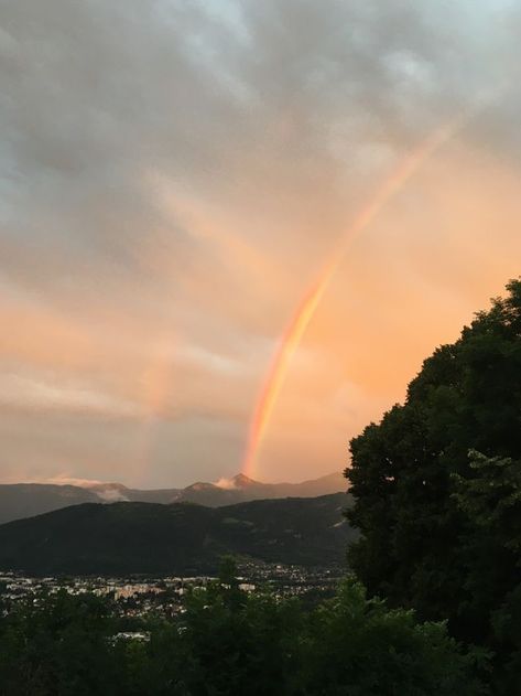 Sunshine After Rain Aesthetic, Sun After Rain Aesthetic, Vibey Pictures, Sun After Rain, Pictures Of Weather, Sunshine After Rain, Meadow Aesthetic, Sun Aesthetic, Rain Photo