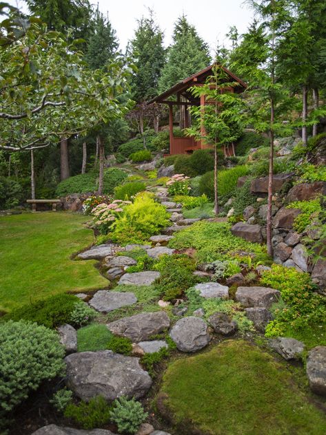 It’s a great garden if you like hiking and views — or you’re a mountain goat | The Seattle Times Low Maintenance Backyard, Garden Ideas To Make, Rock Garden Design, Garden Wallpaper, Luxury Garden, Rock Garden Landscaping, Garden Pictures, Front Yard Garden, Beautiful Backyards