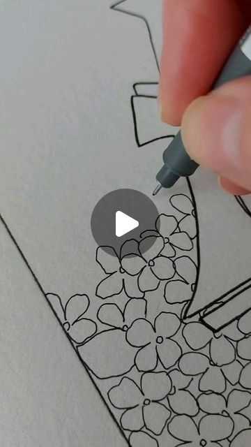 Anna on Instagram: "#tinyflowers #hydrangeas #flowers #tinyart #florals #art #fineart #ink #drawing #licosmoss #zentangle #letterart #lettering #botanical" Doodle Art Flowers Floral, Easy Marker Drawings For Beginners, Hydrangea Drawing Simple, Zentangle Flower Patterns, How To Draw Hydrangeas, Floral Letters Drawing, Flower Doodle Art Design, Zentangle Flower Doodles, Zentangle Art Flowers