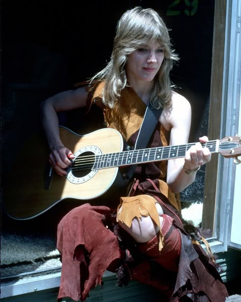 Nancy Wilson- Talent AND Beauty :-) Nancy Wilson Heart, Ann And Nancy Wilson, Wilson Sisters, Ann Wilson, Nancy Wilson, Rock & Roll, Music Heart, Anna Karina, Heart Band