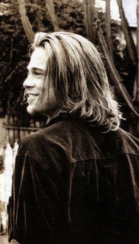 Brad Pitt Long Hair, Japanese Men Hairstyle, Bradley Pitt, Man With Long Hair, Photo Men, Bodybuilding Pictures, Hollywood Men, Aesthetic Women, Hollywood Actor