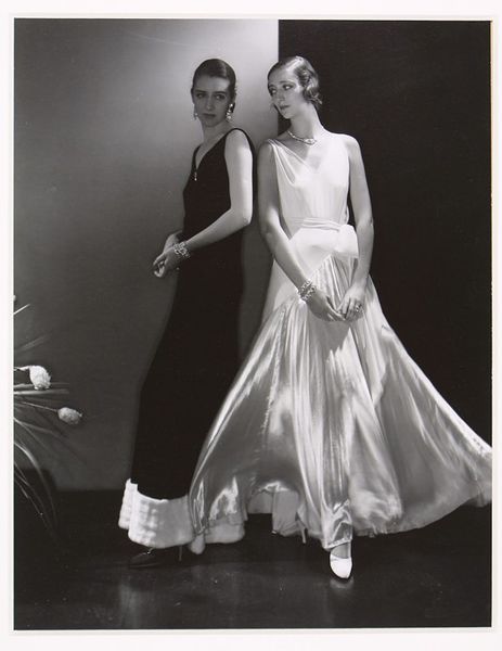 Evening dresses for Vogue (1930).  Dresses made of luxurious fabrics in glamorous styles epitomized fashion at the time. Women In Dresses, Madeleine Vionnet, Edward Steichen, 1930's Fashion, Gene Kelly, Mae West, 30s Fashion, Richard Avedon, 1930s Fashion