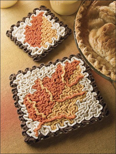 Wiggly Crochet Patterns, Wiggly Crochet, Crochet Pour Halloween, Thanksgiving Crochet, Crochet Hot Pads, Steel Crochet Hooks, Crochet Leaves, Crochet Fall, Crochet Kitchen