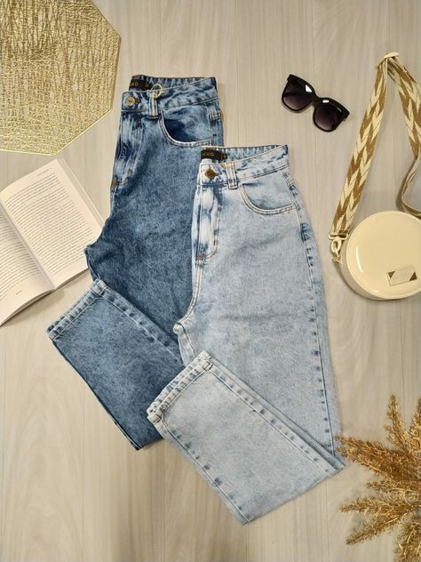 Jeans Flatlay, Flatlay Photography Clothing, Clothes Photography Ideas, Flatlay Fashion, Celana Kargo, Casual Sporty Outfits, Preloved Clothes, Flat Lay Photos, Jeans Claro