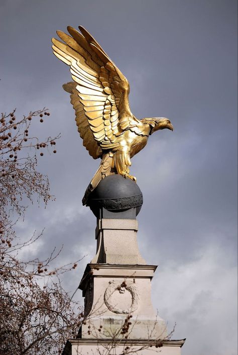 Hawk Sculpture, Metal Study, Eagle Sculpture, Eagle Statue, Glory To God, Eagle Pictures, Bust Sculpture, London Tours, Golden Eagle