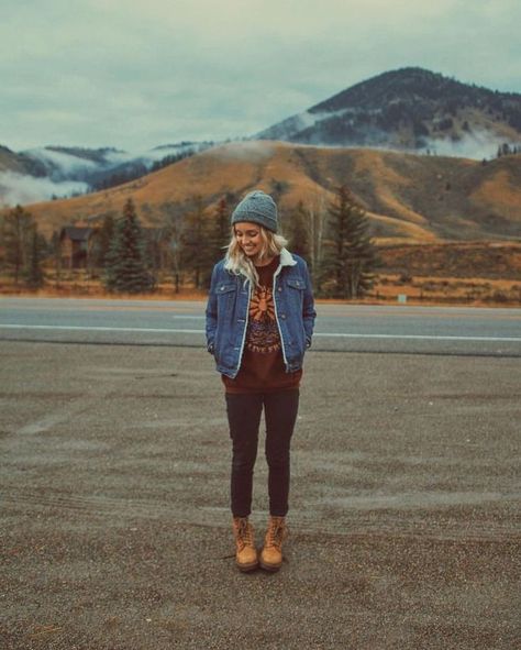 Granola Girl Aesthetic Outfits, Hailey Miller, Cute Hipster Outfits, Wander Outfit, Granola Outfits, Granola Style, Outdoorsy Style, Granola Girl Aesthetic, Hipster Grunge