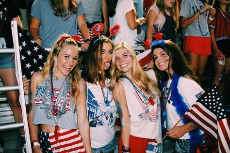 Usa Theme Outfit Football Games, School Spirit Day, Spirit Weeks, Football Game Outfit Highschool, Homecoming Spirit Week, Homecoming Themes, School Spirit Days, Old Lady Costume, America Theme