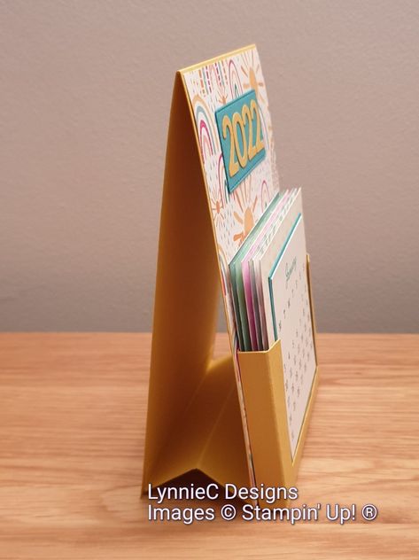 Handmade Desk Calendar, Diy Desk Calendar, Calendar Holder, Diy Desktop, Calendar Craft, Diy Calendar, Cardmaking And Papercraft, Good Year, Wink Of Stella