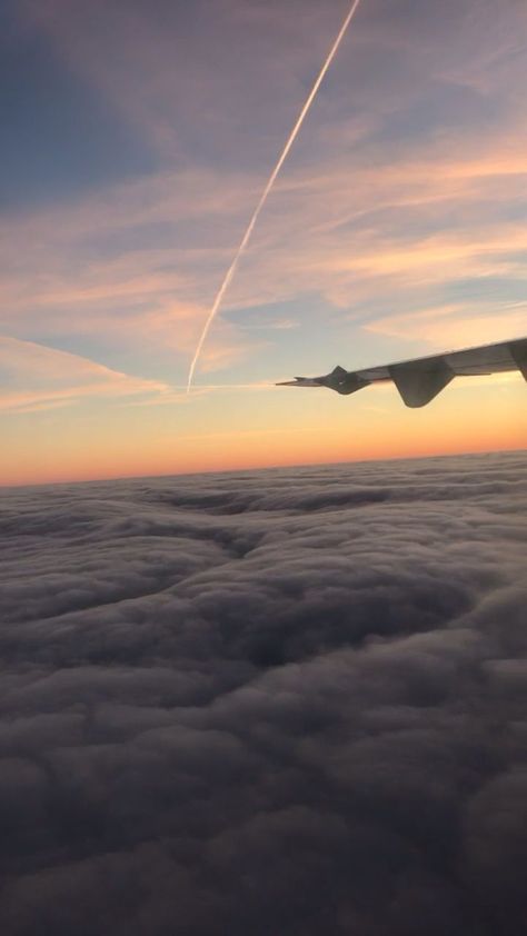 Airplane Window View, Airplane Photography, Clouds Sunset, Sunset Wallpaper, Aesthetic Photography Nature, Sky Art, Beautiful Picture, Beautiful Places To Travel, Sky Aesthetic