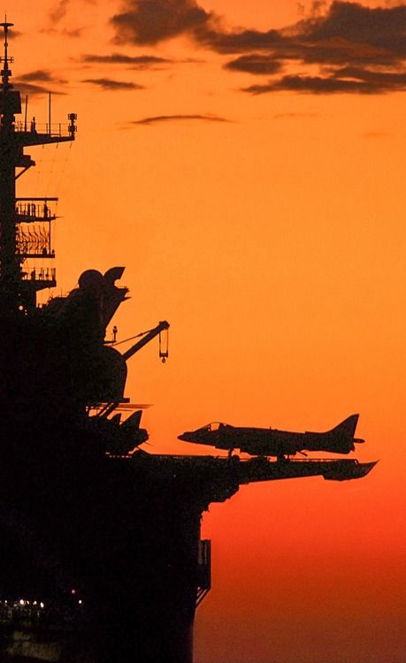 Photo Avion, F4 Phantom, Military Jets, Harbin, 80s Movies, Aviation Art, Navy Ships, Aircraft Carrier, Fighter Planes