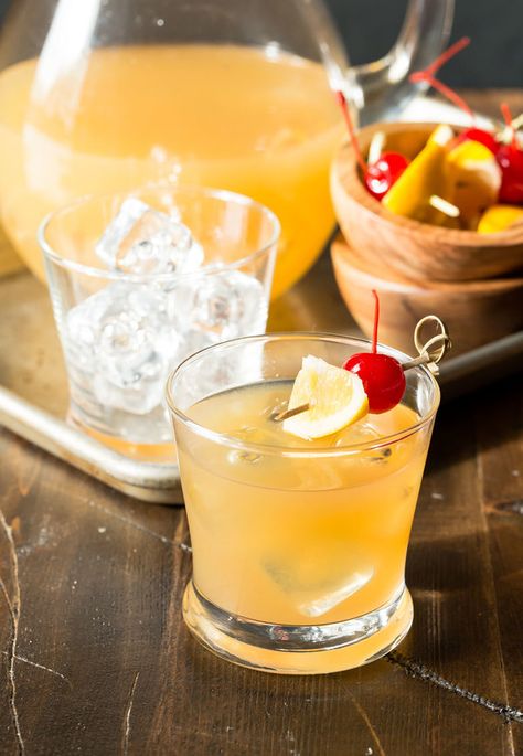 8 Big Batch Cocktails For Your Super Bowl Crowd | The Huffington Post Whiskey Sour Punch, Batch Cocktail Recipe, Whiskey Sour Recipe, Tailgate Ideas, Cocktail Recipes Whiskey, Whisky Cocktail, Batch Cocktails, Cocktails To Try, Sour Cocktail